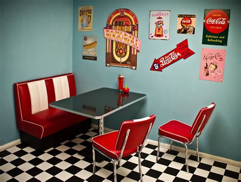 1950s diner decor|More.